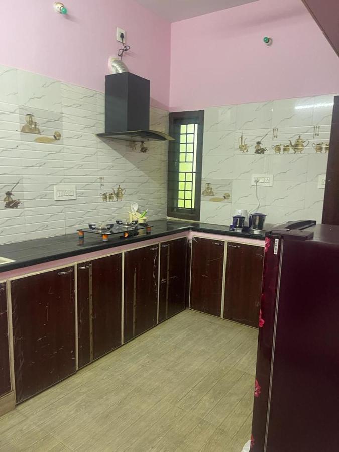 White Home Service Apartment 2Bhk Madurai Esterno foto